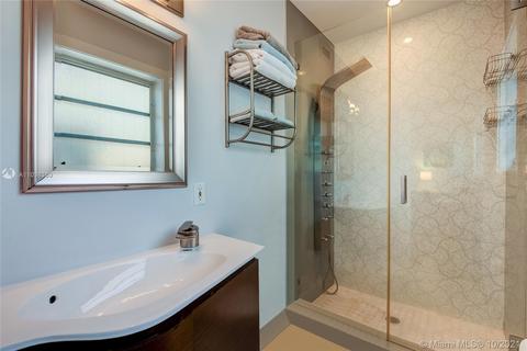 8835 Carlyle Ave, Surfside, FL 33154 photo 17