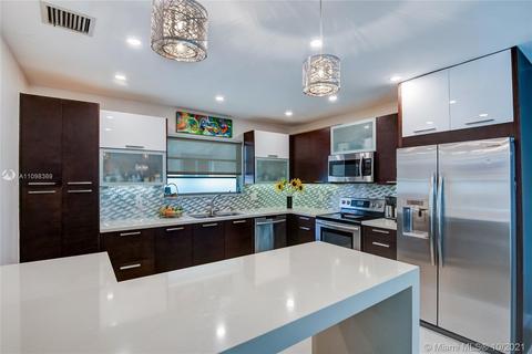8835 Carlyle Ave, Surfside, FL 33154 photo 13