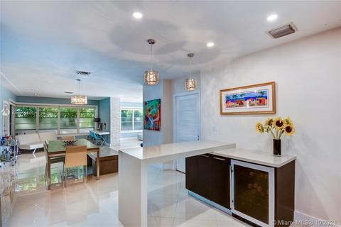 8835 Carlyle Ave, Surfside, FL 33154 photo 9
