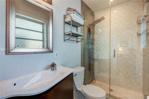 8835 Carlyle Ave, Surfside, FL 33154 photo 12