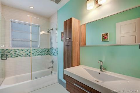 8835 Carlyle Ave, Surfside, FL 33154 photo 14