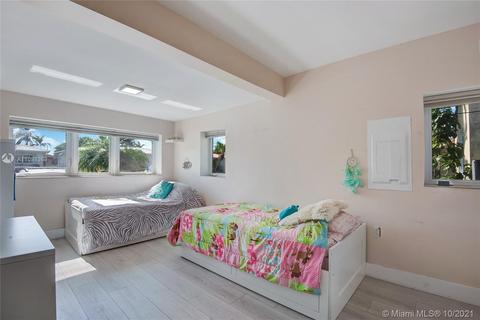 8835 Carlyle Ave, Surfside, FL 33154 photo 21