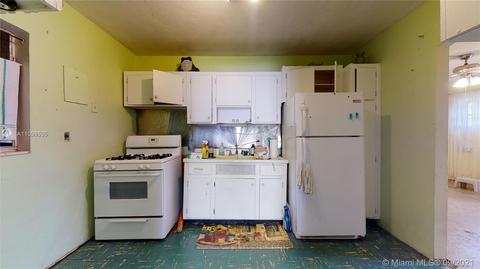 651 E 11th Pl, Hialeah, FL 33010 photo 5