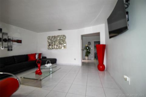 1087 W 69th Pl, Hialeah, FL 33014 photo 6
