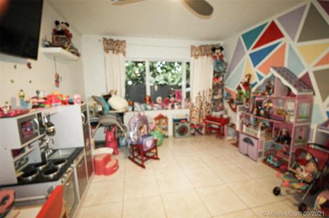 1087 W 69th Pl, Hialeah, FL 33014 photo 26