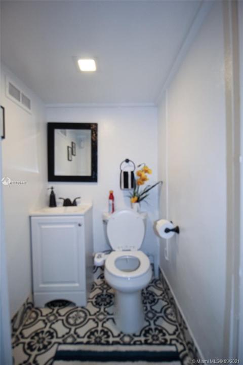 1087 W 69th Pl, Hialeah, FL 33014 photo 38
