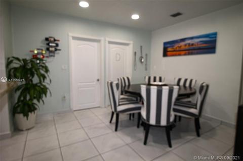 1087 W 69th Pl, Hialeah, FL 33014 photo 9