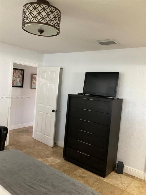 524 E 30th St, Hialeah, FL 33013 photo 23
