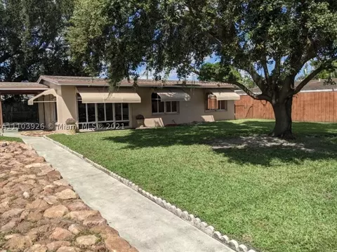 741 Hialeah Dr, Hialeah, FL 33010 photo 1