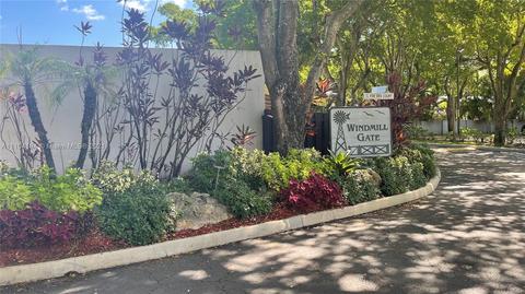 16511 Fox Den Ct, Miami Lakes, FL 33014 photo 24