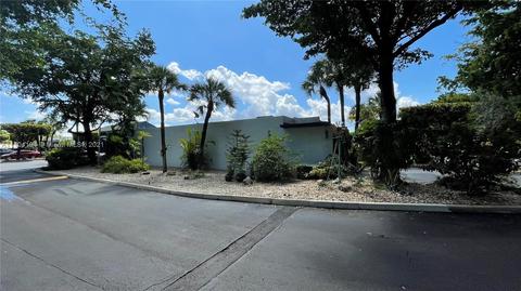 16511 Fox Den Ct, Miami Lakes, FL 33014 photo 20