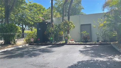 16511 Fox Den Ct, Miami Lakes, FL 33014 photo 19