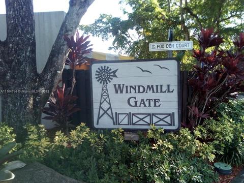 16511 Fox Den Ct, Miami Lakes, FL 33014 photo 2