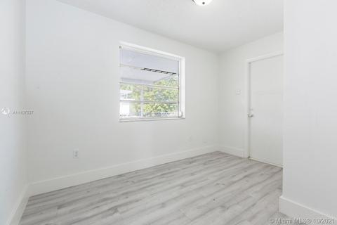 671 E 11th Pl, Hialeah, FL 33010 photo 16