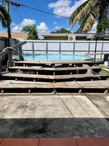 781 SE 3rd Pl, Hialeah, FL 33010 photo 4