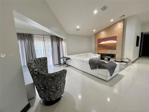 18467 NW 52 Path, Miami Gardens, FL 33055 photo 2
