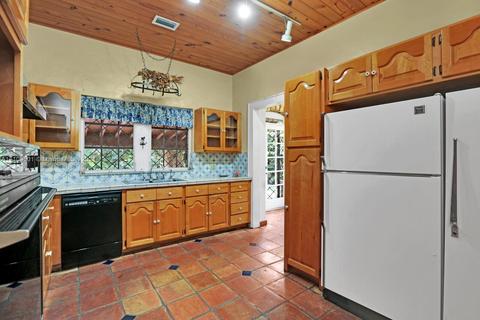 1318 S Greenway Dr, Coral Gables, FL 33134 photo 16