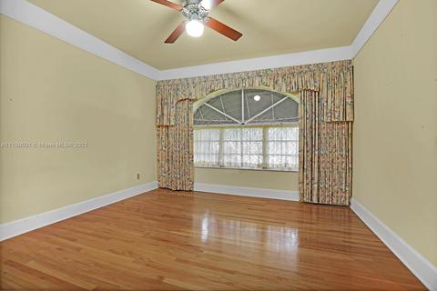 1318 S Greenway Dr, Coral Gables, FL 33134 photo 9