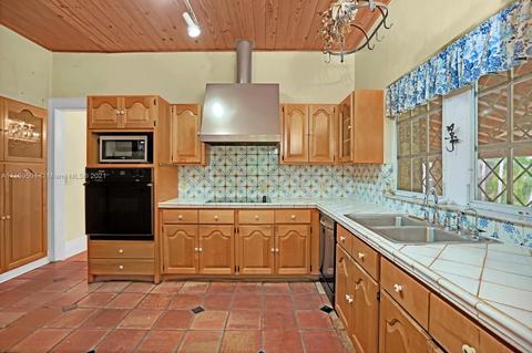 1318 S Greenway Dr, Coral Gables, FL 33134 photo 15