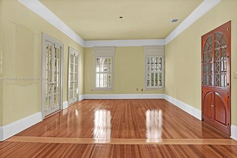 1318 S Greenway Dr, Coral Gables, FL 33134 photo 4