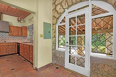 1318 S Greenway Dr, Coral Gables, FL 33134 photo 17