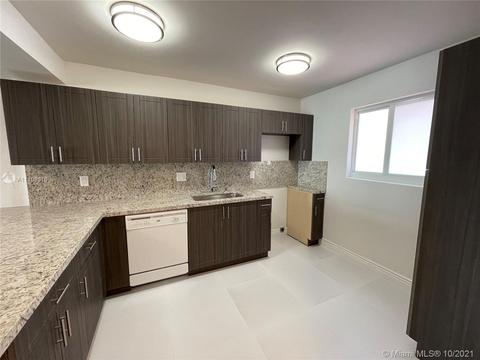 821 W 79th Pl, Hialeah, FL 33014 photo 2