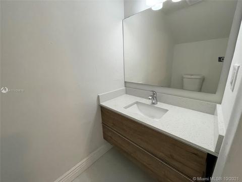 821 W 79th Pl, Hialeah, FL 33014 photo 4