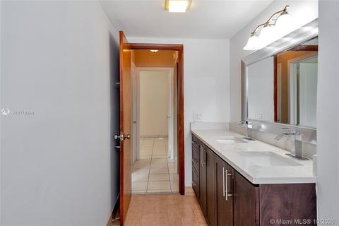 2801 SW 16th St, Miami, FL 33145 photo 24