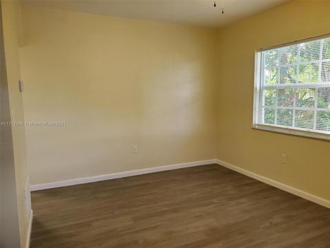 281 E 55th St, Hialeah, FL 33013 photo 9