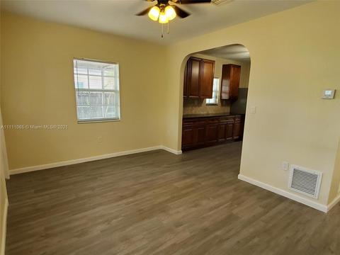 281 E 55th St, Hialeah, FL 33013 photo 11