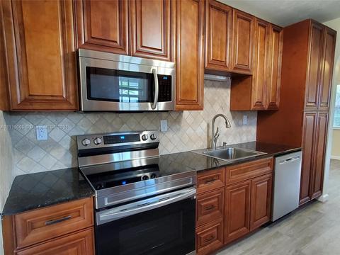 281 E 55th St, Hialeah, FL 33013 photo 18