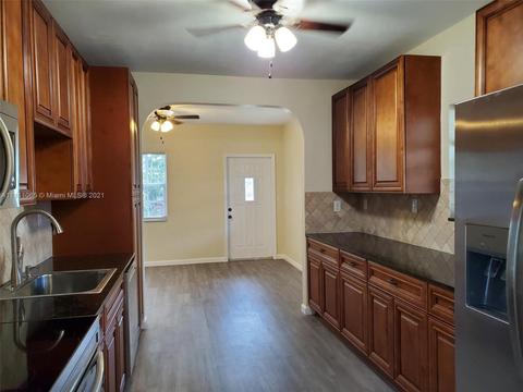 281 E 55th St, Hialeah, FL 33013 photo 14