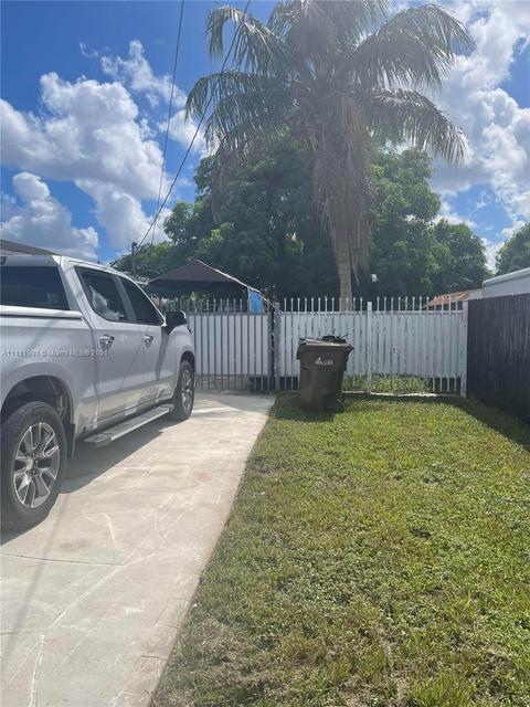 542 E 52nd St, Hialeah, FL 33013 photo 4