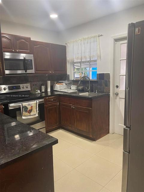 542 E 52nd St, Hialeah, FL 33013 photo 11