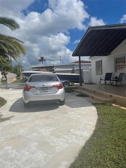 542 E 52nd St, Hialeah, FL 33013 photo 1