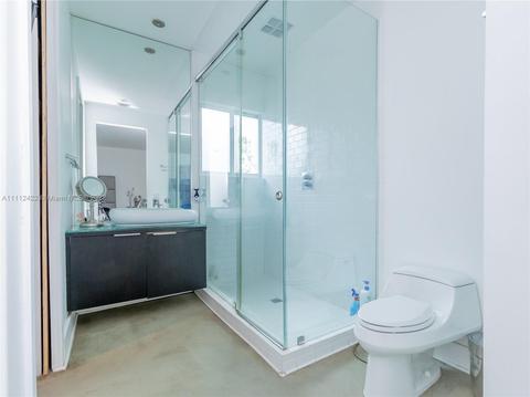 6423 E 6th Ave, Hialeah, FL 33013 photo 35