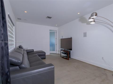6423 E 6th Ave, Hialeah, FL 33013 photo 28
