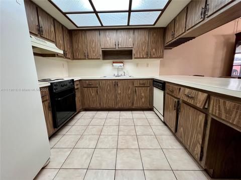 7065 W 3rd Ave, Hialeah, FL 33014 photo 4