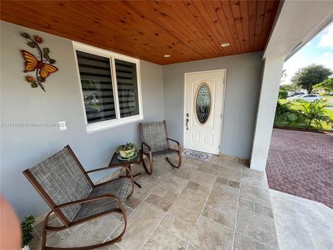 182 E 52nd Pl, Hialeah, FL 33013 photo 2