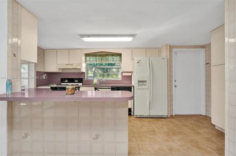 600 E 57th St, Hialeah, FL 33013 photo 4