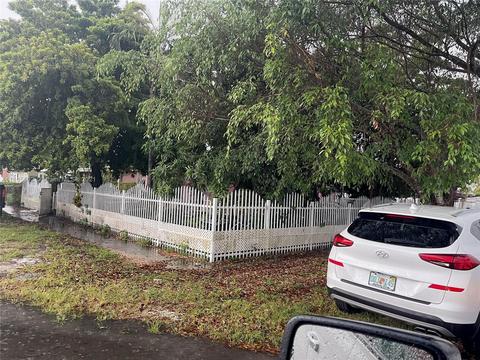 1091 E 18th St, Hialeah, FL 33013 photo 1