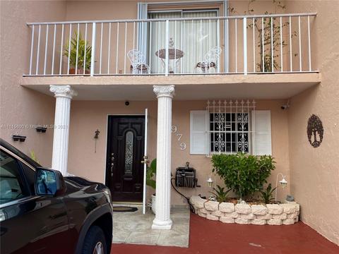 979 W 80th Pl, Hialeah, FL 33014 photo 2