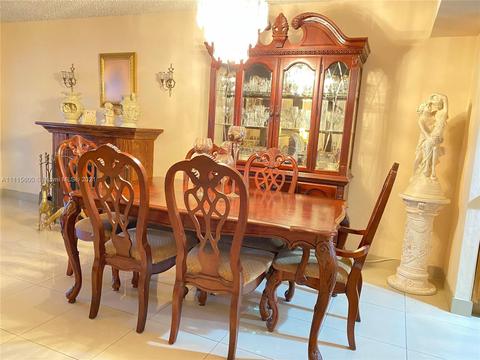979 W 80th Pl, Hialeah, FL 33014 photo 9