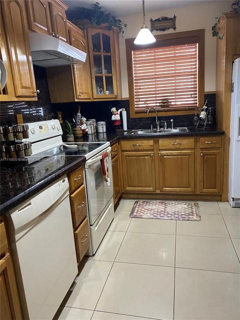 979 W 80th Pl, Hialeah, FL 33014 photo 11
