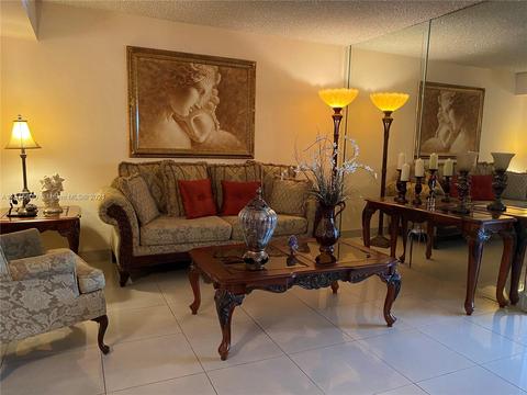 979 W 80th Pl, Hialeah, FL 33014 photo 4