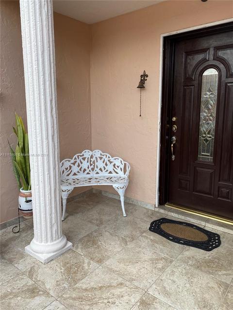 979 W 80th Pl, Hialeah, FL 33014 photo 3