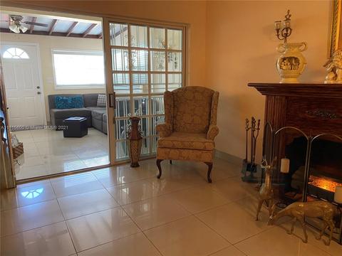 979 W 80th Pl, Hialeah, FL 33014 photo 6