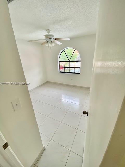 5532 W 27th Ave, Hialeah, FL 33016 photo 4