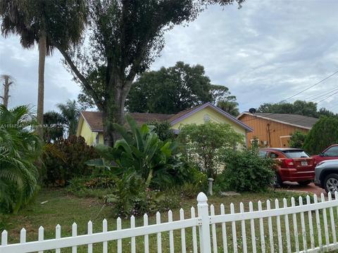 1816 S 28th St, Fort Pierce, FL 34947