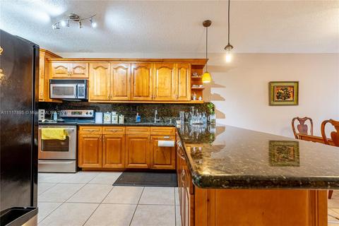 830 W 73rd Pl, Hialeah, FL 33014 photo 2